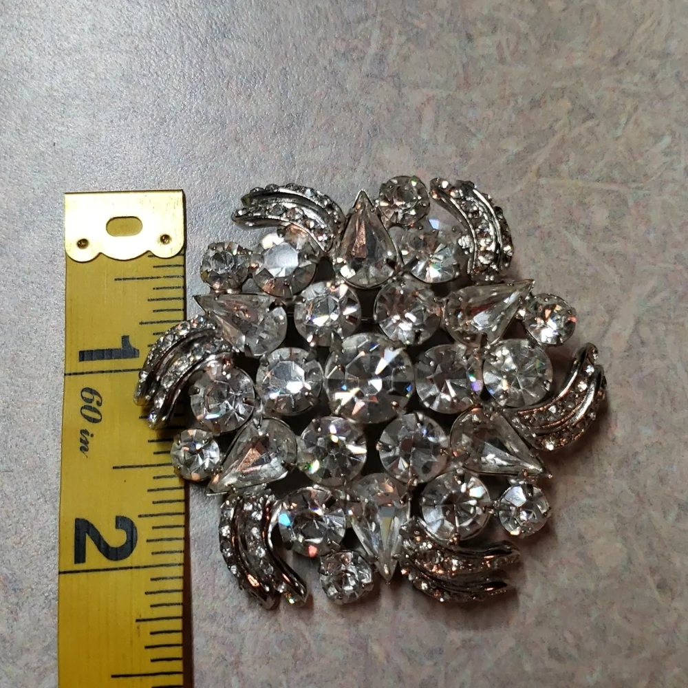 Beautiful crystal brooch - Picture 3 of 5